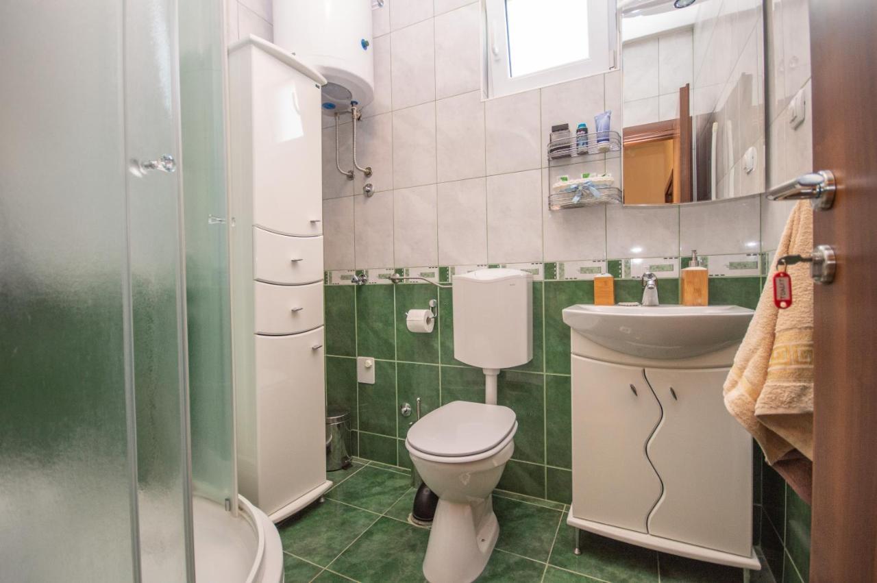 Apartmani Mrsic Risan Exterior photo